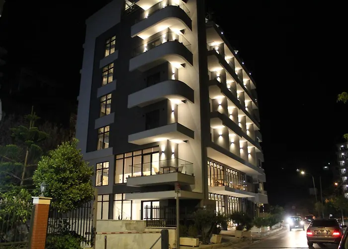 The Queen'S Lion Premium Hotel